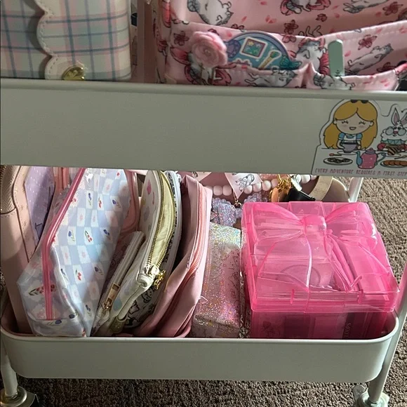 🎀🎀Cute pink bow plastic storage box gift 🎀 - Picture 2 of 3